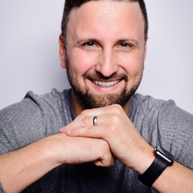 Portrait of Amina, group coordinator and fusion cooking expert